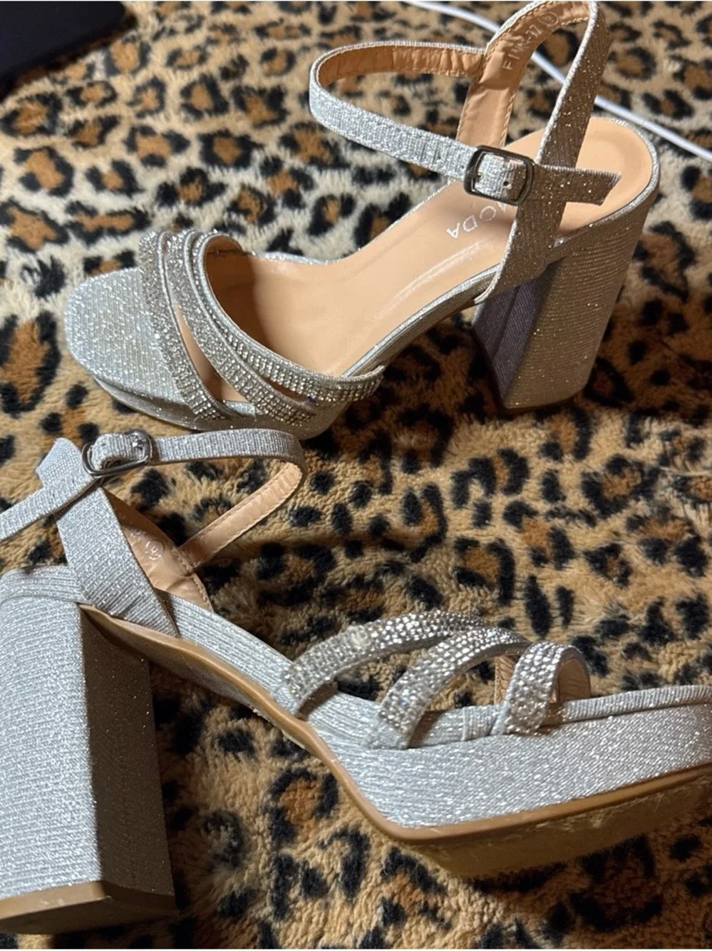 N/A shimmering silver
